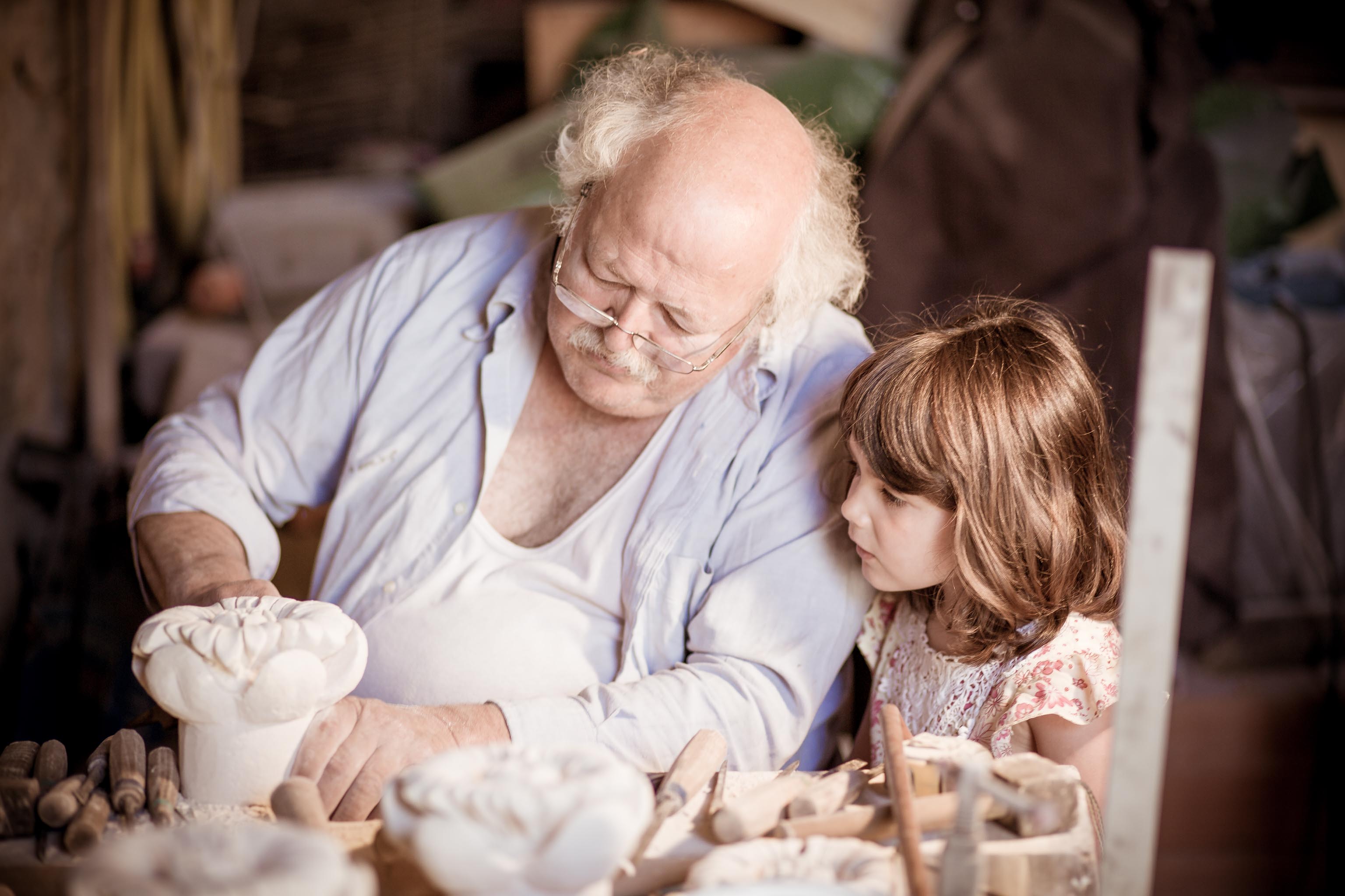 Le sculpteur et la petite fille